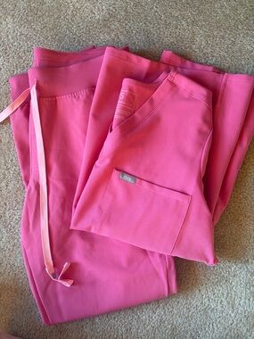 Figs Women's Scrub Set - F’ing Pink